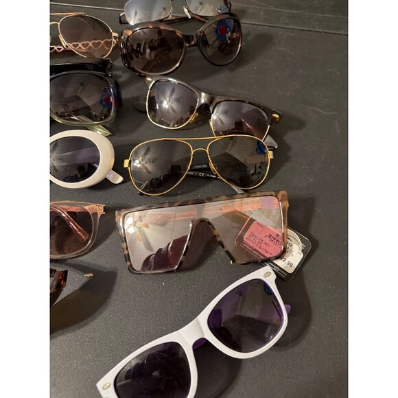 Lot Of 18 Fashion Sunglasses Assorted Styles Colors Quay Tory Burch Foster Grant - Picture 4 of 4